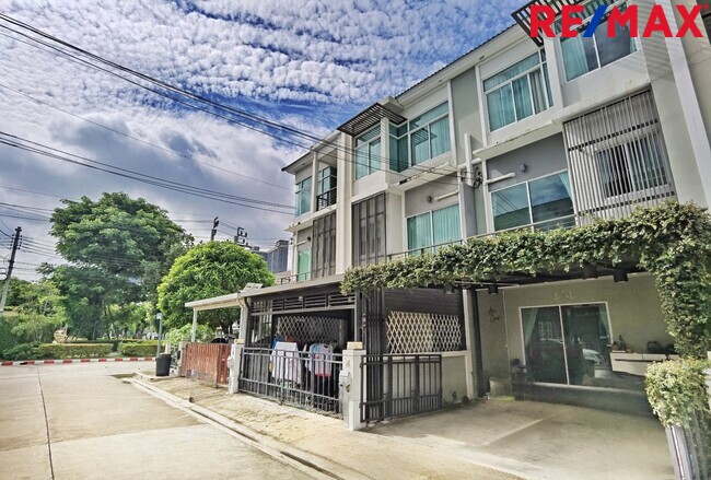 ทาวน์เฮ้าส์ เดอะ เมทโทร รัตนาธิเบศร์ นนทบุรี เมืองนนทบุรี ไทรม้า 3890000