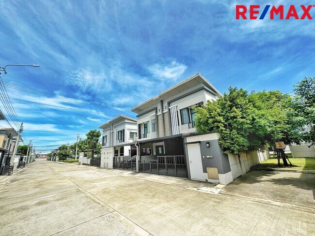 บ้านแฝด เดอะ ทรัสต์ 95 ราชพฤกษ์ รัตนาธิเบศร์ นนทบุรี ปากเกร็ด อ้อมเกร็ด 3290000