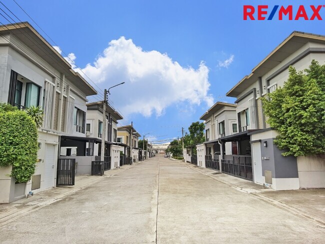 บ้านแฝด เดอะ ทรัสต์ 95 ราชพฤกษ์ รัตนาธิเบศร์ นนทบุรี ปากเกร็ด อ้อมเกร็ด 3290000