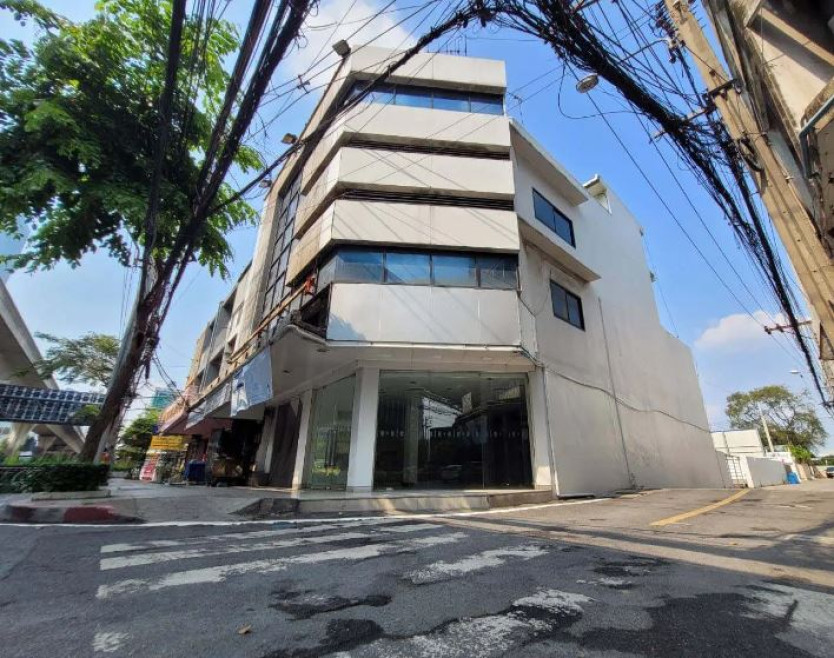 Commercial building Bangkok Phra Khanong Bang Chak 82290000