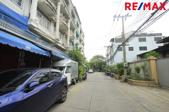 Commercial building Bangkok Bang Kho Laem Bang Khlo 4300000