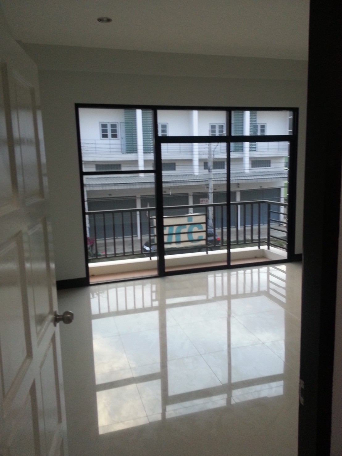 Commercial building Rayong Mueang Rayong Taphong 2000000