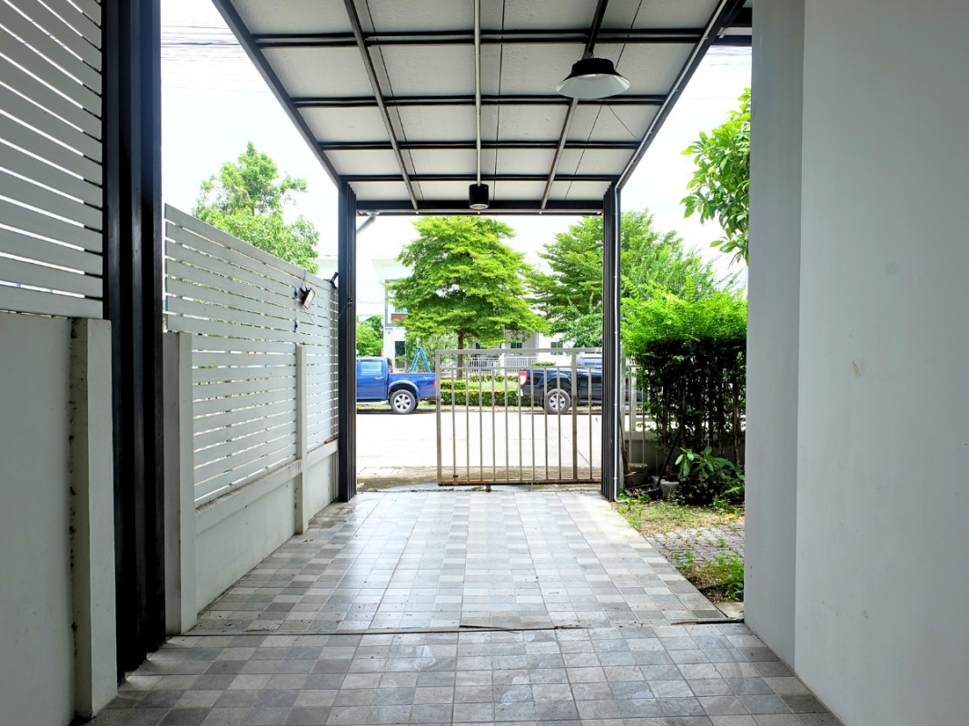 Single house Chon Buri Phan Thong Ban Kao 3000000