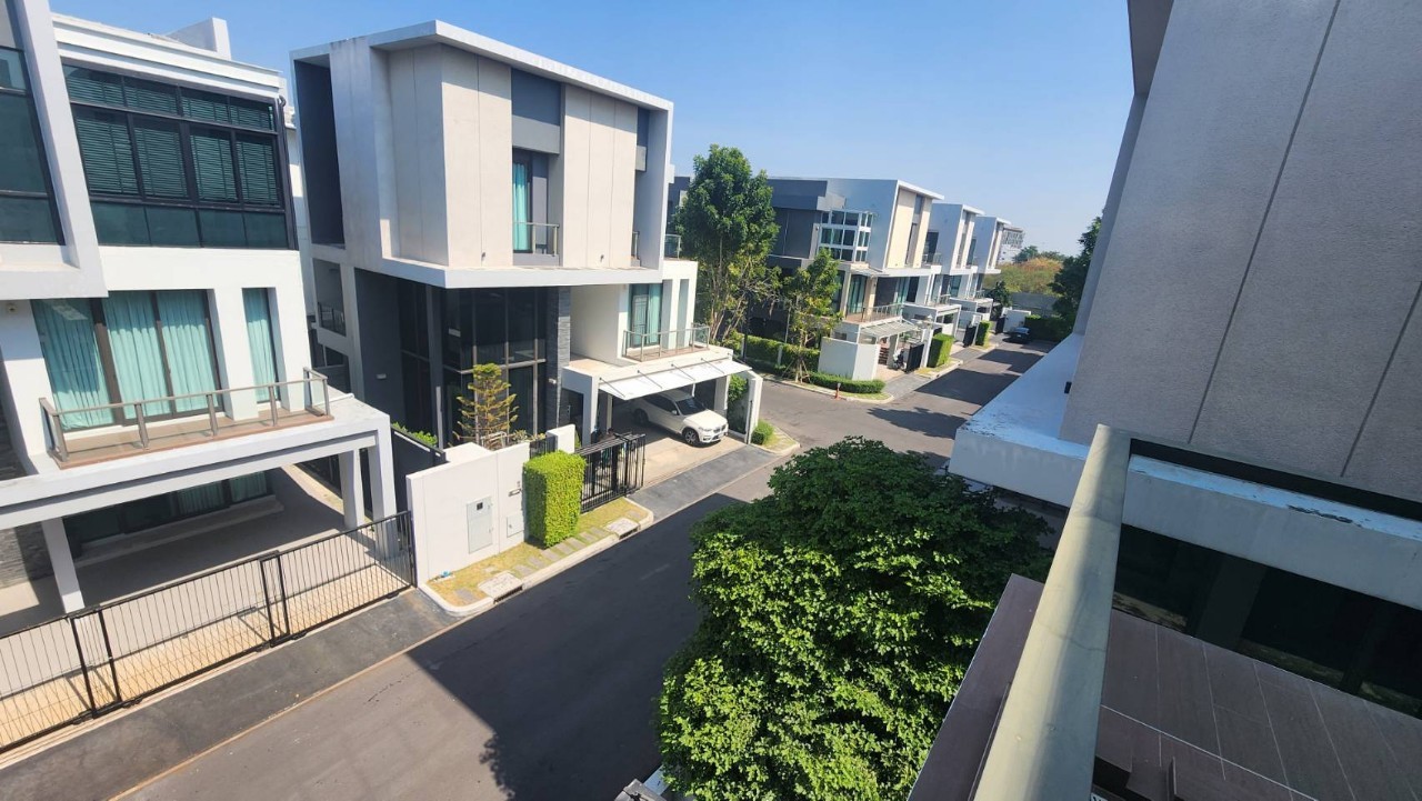 บ้านเดี่ยว บ้านกลางเมือง คลาสเซ่ เอกมัย-รามอินทรา กรุงเทพมหานคร ลาดพร้าว ลาดพร้าว 21900000