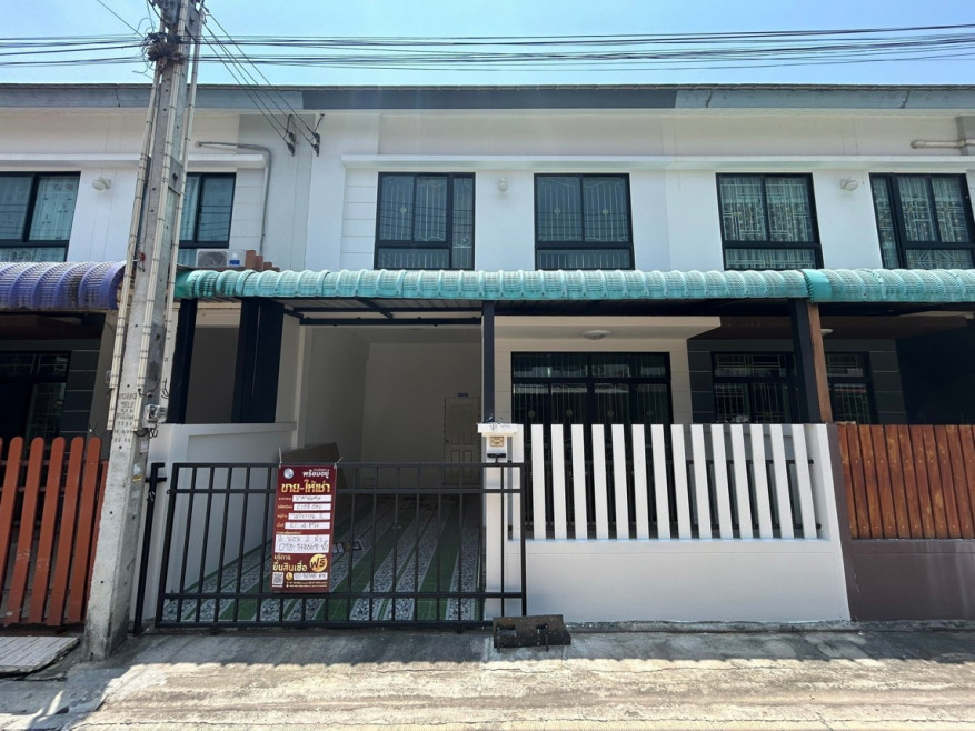 ทาวน์เฮ้าส์ หมู่บ้านพรีเมี่ยมเพลส เอกมัย-รามอินทรา 2 กรุงเทพมหานคร ลาดพร้าว ลาดพร้าว 10800000