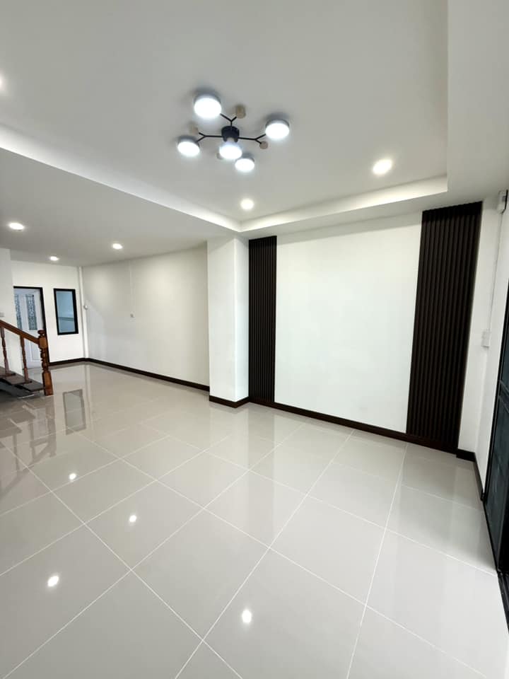 ทาวน์เฮ้าส์ หมู่บ้านเพชรเกษมไพลิน สมุทรสาคร กระทุ่มแบน อ้อมน้อย 1850000