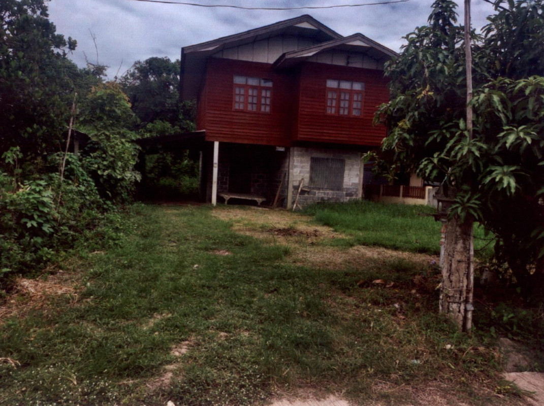 Townhouse Surin Chumphon Buri Mueang Bua 391400