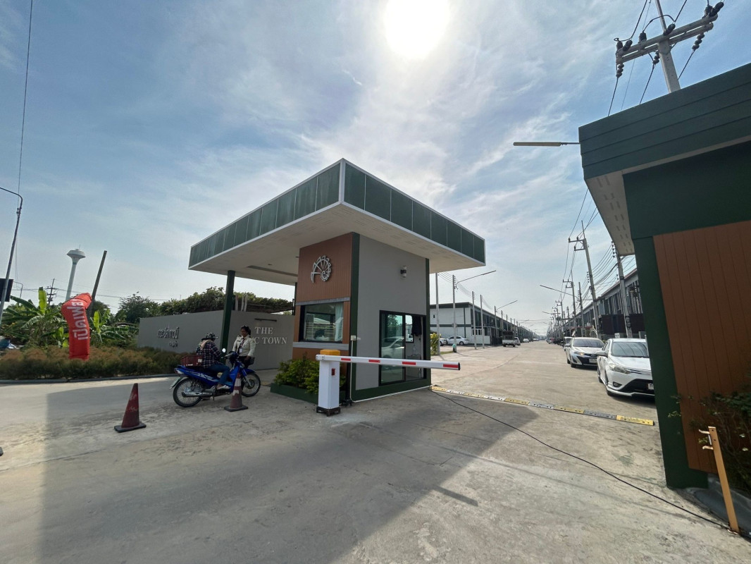 ทาวน์เฮ้าส์ เดอะ ชิค ทาวน์ ลาดหลุมแก้ว ปทุมธานี ลาดหลุมแก้ว คูขวาง 2050000