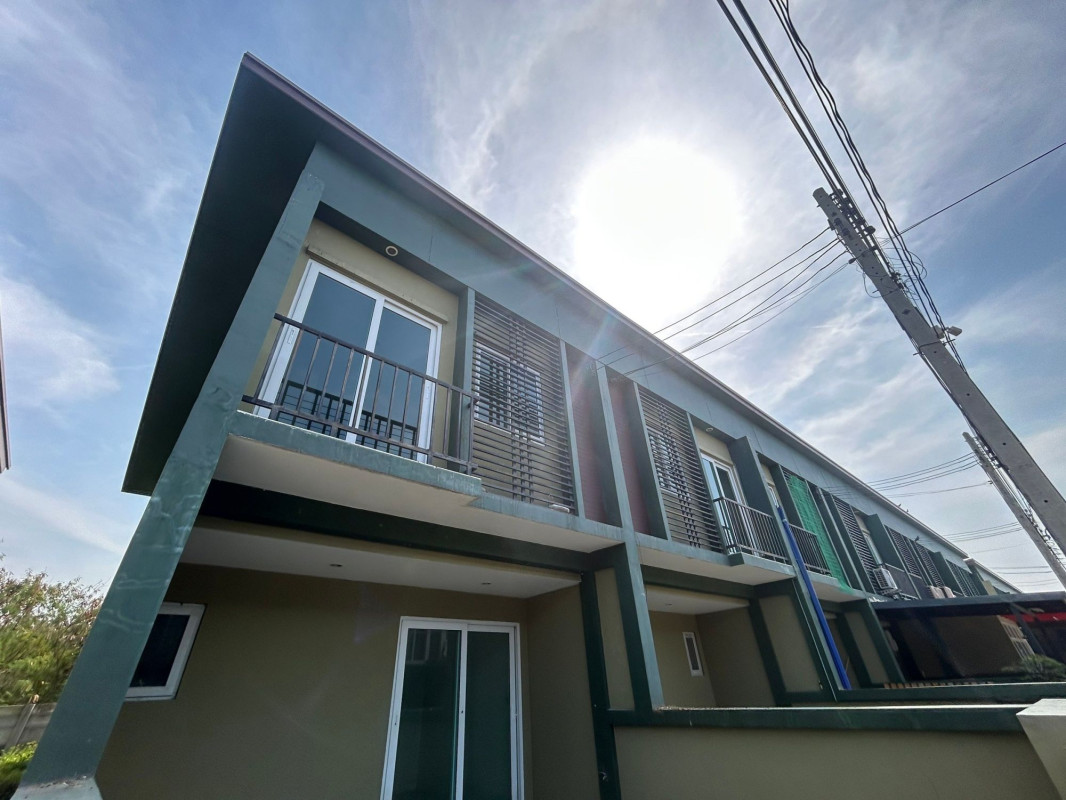 ทาวน์เฮ้าส์ เดอะ ชิค ทาวน์ ลาดหลุมแก้ว ปทุมธานี ลาดหลุมแก้ว คูขวาง 2050000