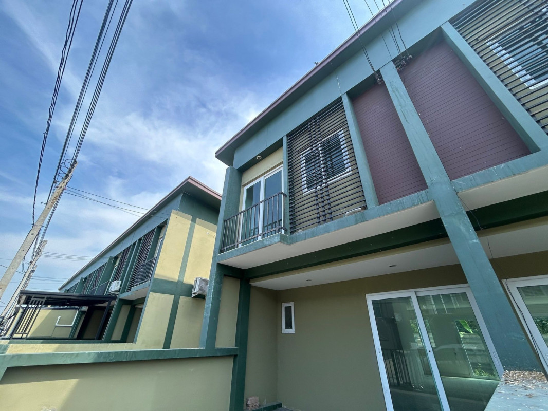 ทาวน์เฮ้าส์ เดอะ ชิค ทาวน์ ลาดหลุมแก้ว ปทุมธานี ลาดหลุมแก้ว คูขวาง 2050000
