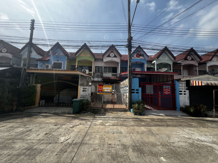 ทาวน์เฮ้าส์ เจริญลาภ 4 ถนนเลียบคลองสี่ บ้านเลขที่ 45/16 โฉนดเลขที่ 86975 ปทุมธานี คลองหลวง คลองสี่ 630000