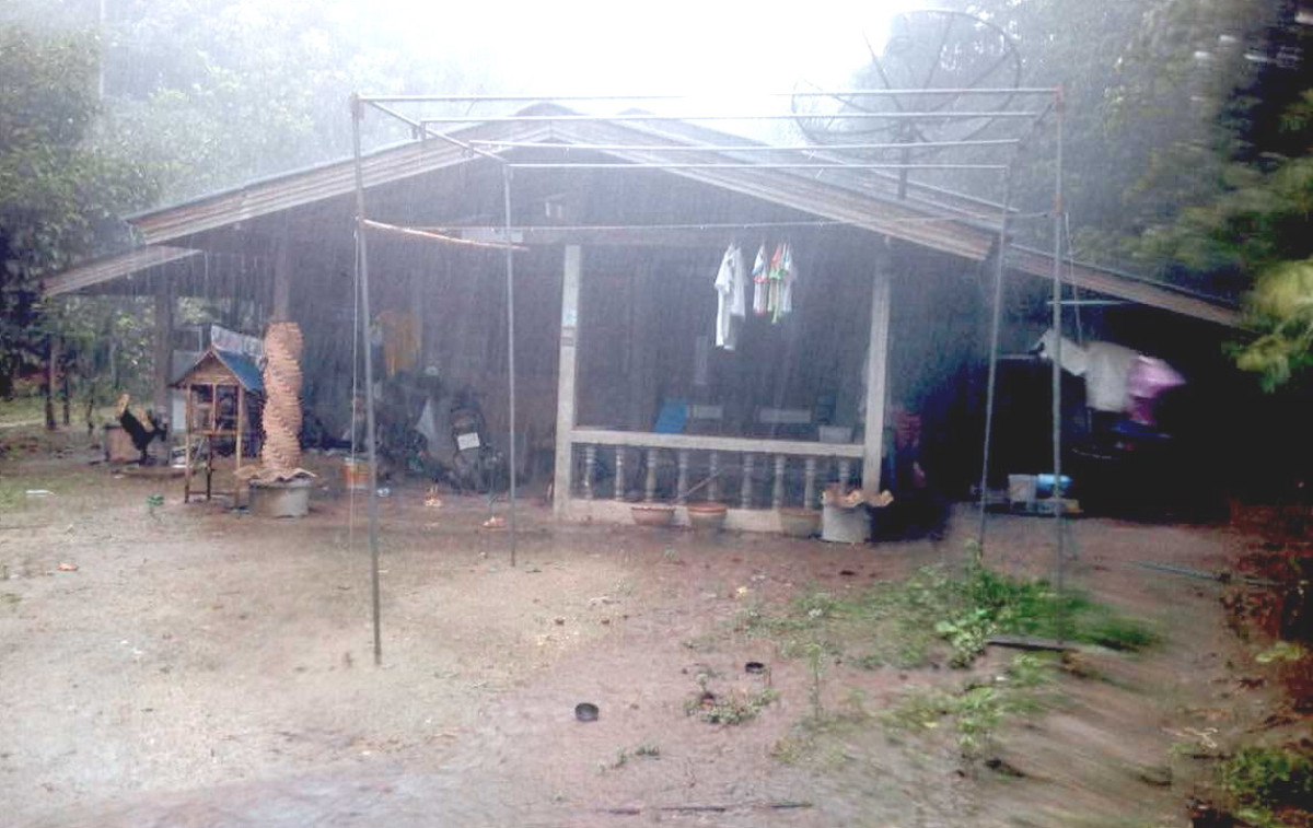 Single house Nakhon Si Thammarat Phipun Khao Phra 379200