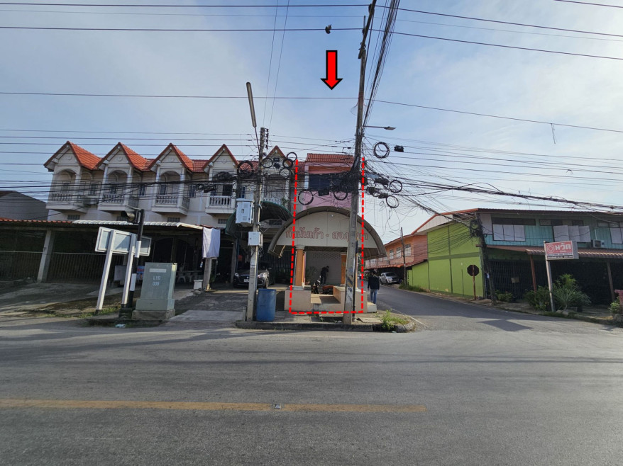 อาคารพาณิชย์ อาคารพาณิชย์ 2.5 ชั้น นครสวรรค์ นครสวรรค์ ลาดยาว ลาดยาว 1995000