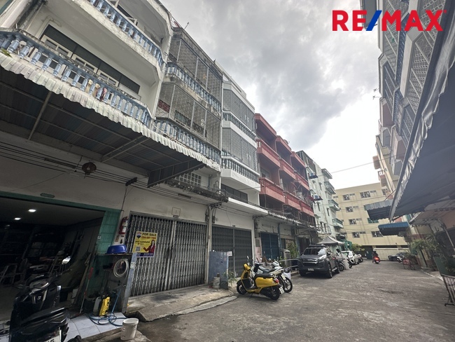 Commercial building Bangkok Bangkok Yai Wat Tha Phra 2550000