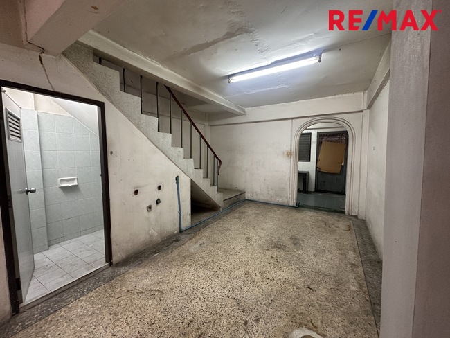 Commercial building Bangkok Bangkok Yai Wat Tha Phra 2550000