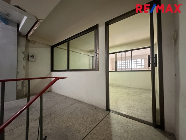 Commercial building Bangkok Bangkok Yai Wat Tha Phra 2550000