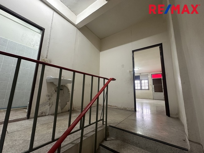 Commercial building Bangkok Bangkok Yai Wat Tha Phra 2550000