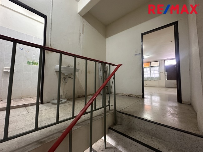 Commercial building Bangkok Bangkok Yai Wat Tha Phra 2550000
