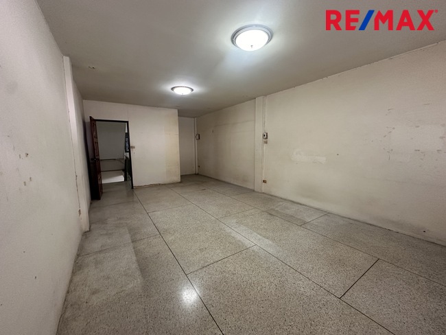 Commercial building Bangkok Bangkok Yai Wat Tha Phra 2550000