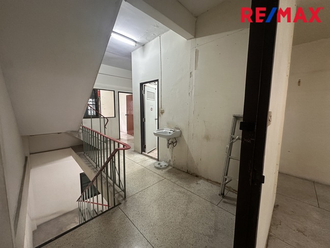 Commercial building Bangkok Bangkok Yai Wat Tha Phra 2550000