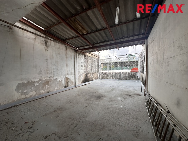 Commercial building Bangkok Bangkok Yai Wat Tha Phra 2550000