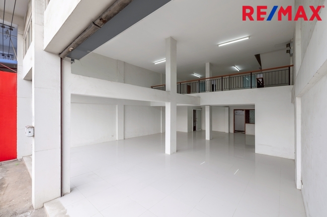 Commercial building Samut Sakhon Krathum Baen Suan Luang 10900000