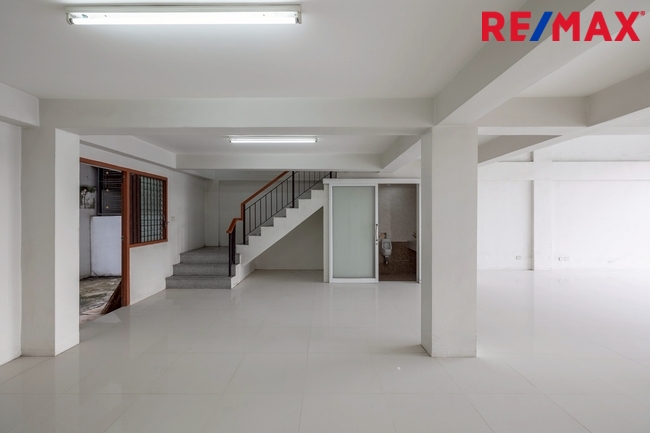 Commercial building Samut Sakhon Krathum Baen Suan Luang 10900000