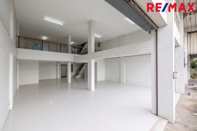 Commercial building Samut Sakhon Krathum Baen Suan Luang 10900000