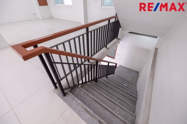 Commercial building Samut Sakhon Krathum Baen Suan Luang 10900000