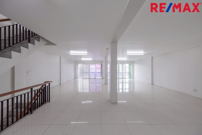 Commercial building Samut Sakhon Krathum Baen Suan Luang 10900000