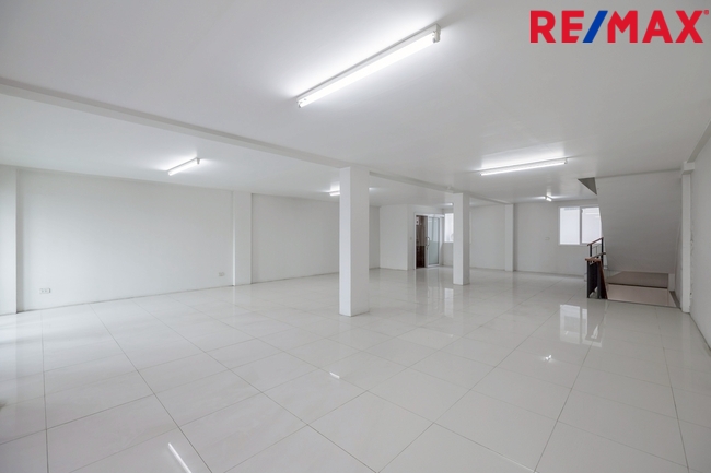 Commercial building Samut Sakhon Krathum Baen Suan Luang 10900000