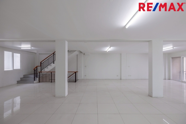 Commercial building Samut Sakhon Krathum Baen Suan Luang 10900000