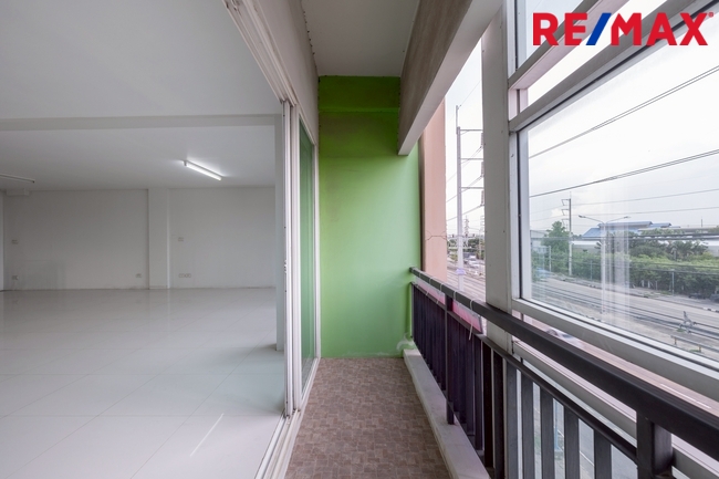 Commercial building Samut Sakhon Krathum Baen Suan Luang 10900000