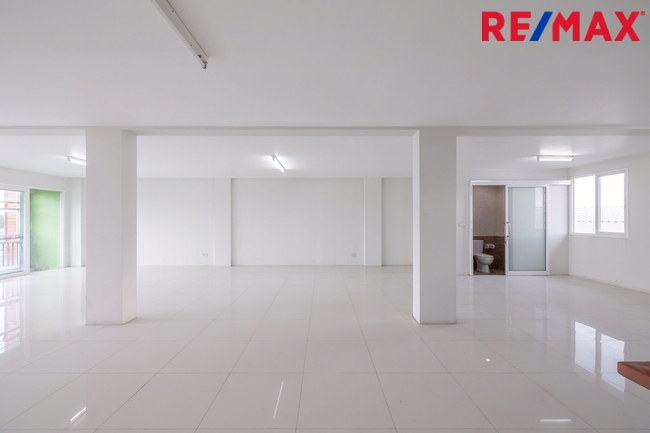 Commercial building Samut Sakhon Krathum Baen Suan Luang 10900000