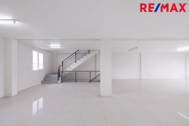 Commercial building Samut Sakhon Krathum Baen Suan Luang 10900000