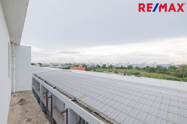 Commercial building Samut Sakhon Krathum Baen Suan Luang 10900000