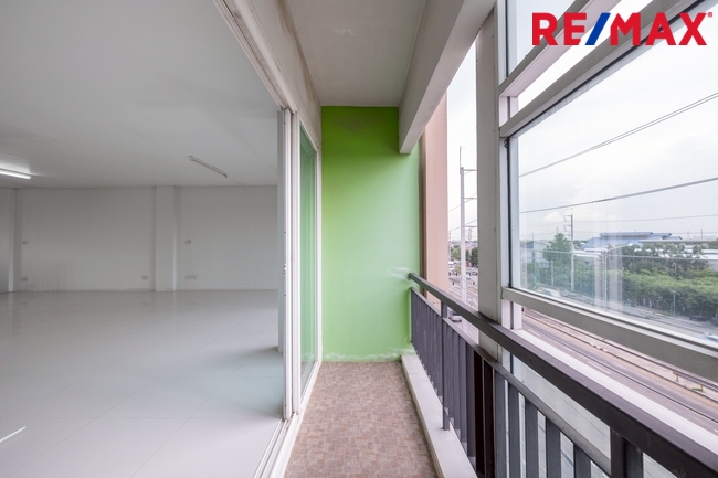 Commercial building Samut Sakhon Krathum Baen Suan Luang 10900000