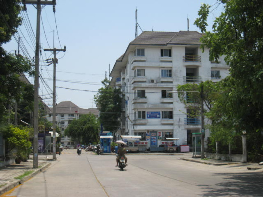 Condominium Pathum Thani Mueang Pathum Thani Bang Khu Wat 297000