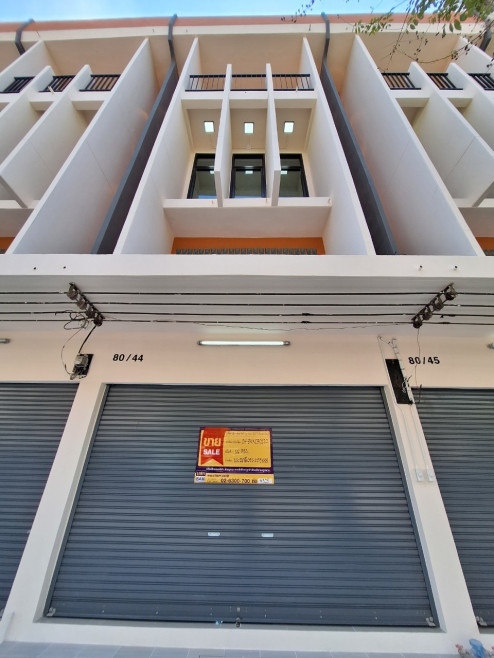 Commercial building Bangkok Phasi Charoen Bang Duan 3200000