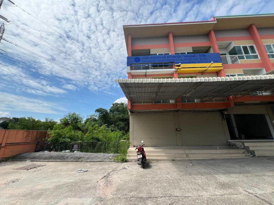 Commercial building Chon Buri Si Racha Bo Win 10640000