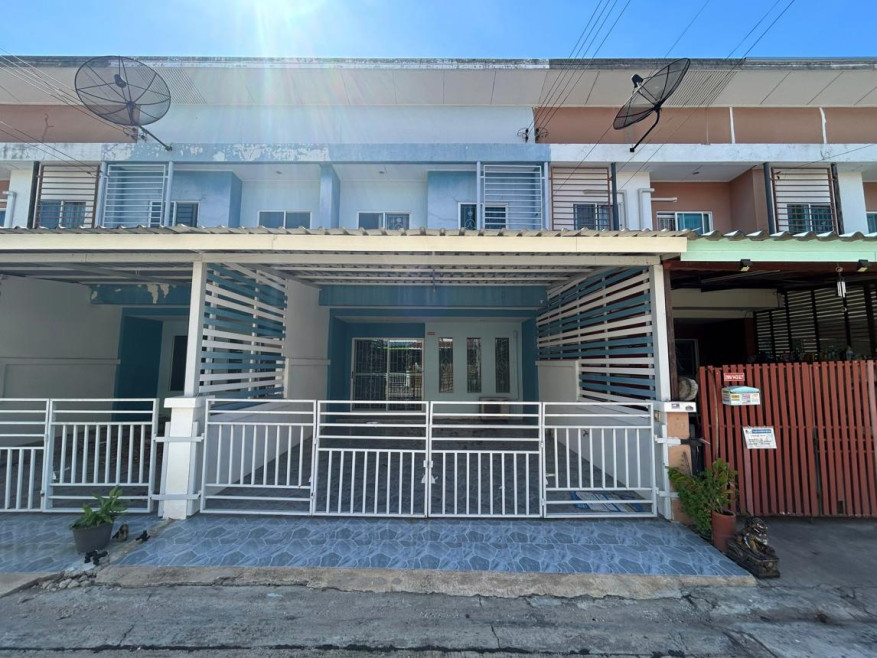 ทาวน์เฮ้าส์ สิรัชชาธานี ชลบุรี พานทอง พานทอง 1800000