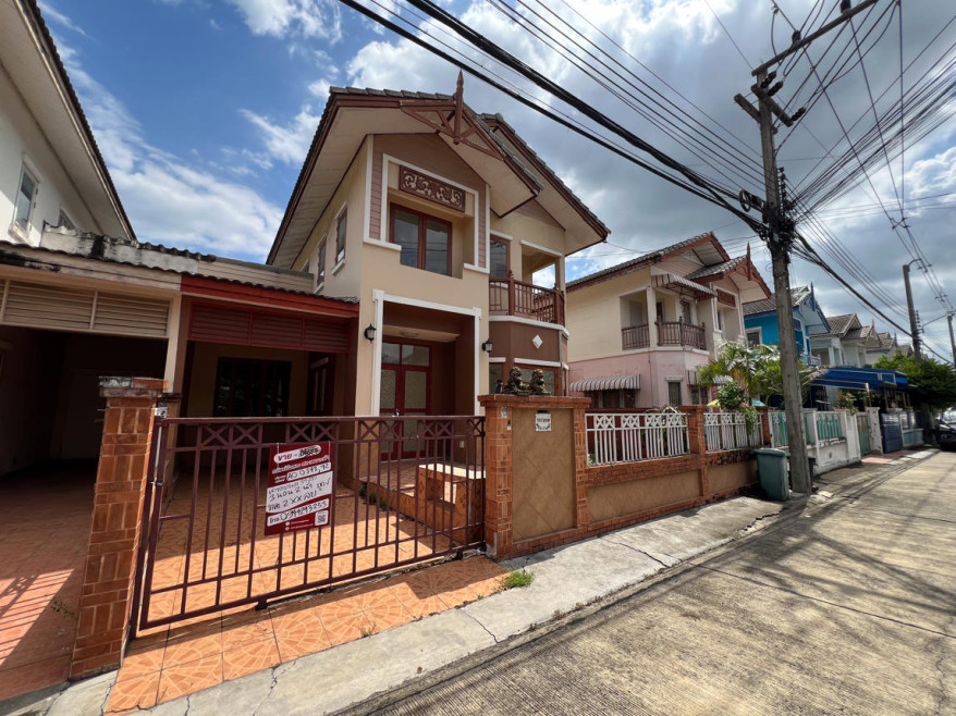 Townhouse Pathum Thani Lam Luk Ka Bueng Kham Phoi 2800000