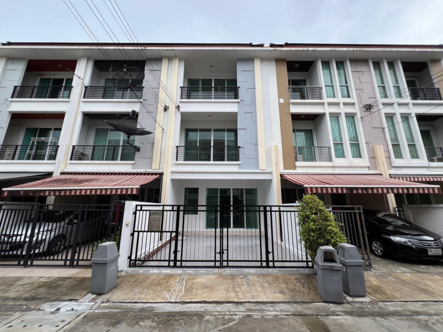 ทาวน์เฮ้าส์ บ้านกลางเมือง ลาดพร้าว 87 กรุงเทพมหานคร วังทองหลาง คลองเจ้าคุณสิงห์ 5200000