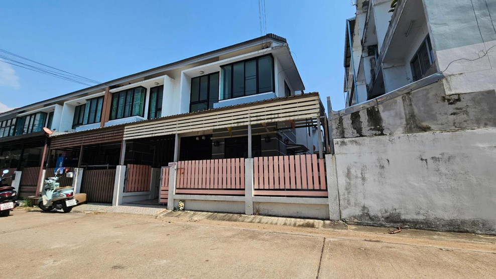 ทาวน์เฮ้าส์ บ้านอยู่สบาย ชลบุรี ศรีราชา สุรศักดิ์ 2600000