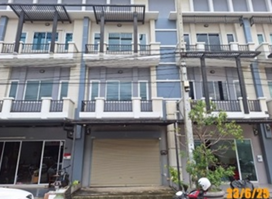Commercial building Bangkok Khlong Sam Wa Bang Chan 4300000
