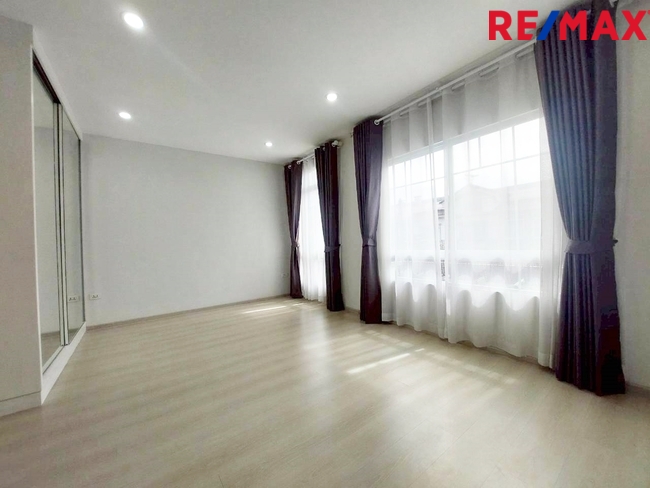 ทาวน์เฮ้าส์ วิลลาจจิโอ เพชรเกษม-สาย4 สมุทรสาคร กระทุ่มแบน สวนหลวง 2850000