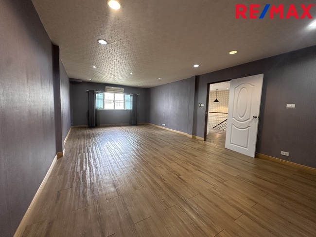 อาคารพาณิชย์ ธนบุรีคอมเพล็กซ์ กรุงเทพมหานคร บางขุนเทียน แสมดำ 12000000