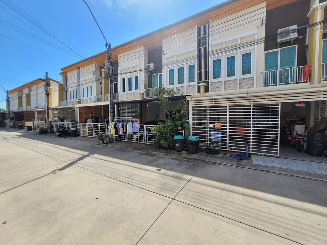 ทาวน์เฮ้าส์ โกลเด้น ทาวน์ ศรีนครินทร์-สุขุมวิท สมุทรปราการ เมืองสมุทรปราการ บางเมือง 2849000