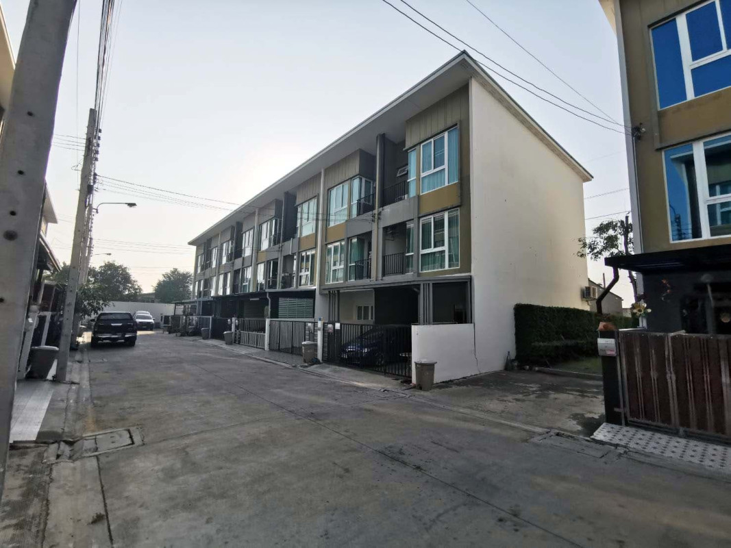 ทาวน์เฮ้าส์ เบล็สทาวน์ (ศรีนครินทร์-หนามแดง) สมุทรปราการ บางพลี บางแก้ว 3600000