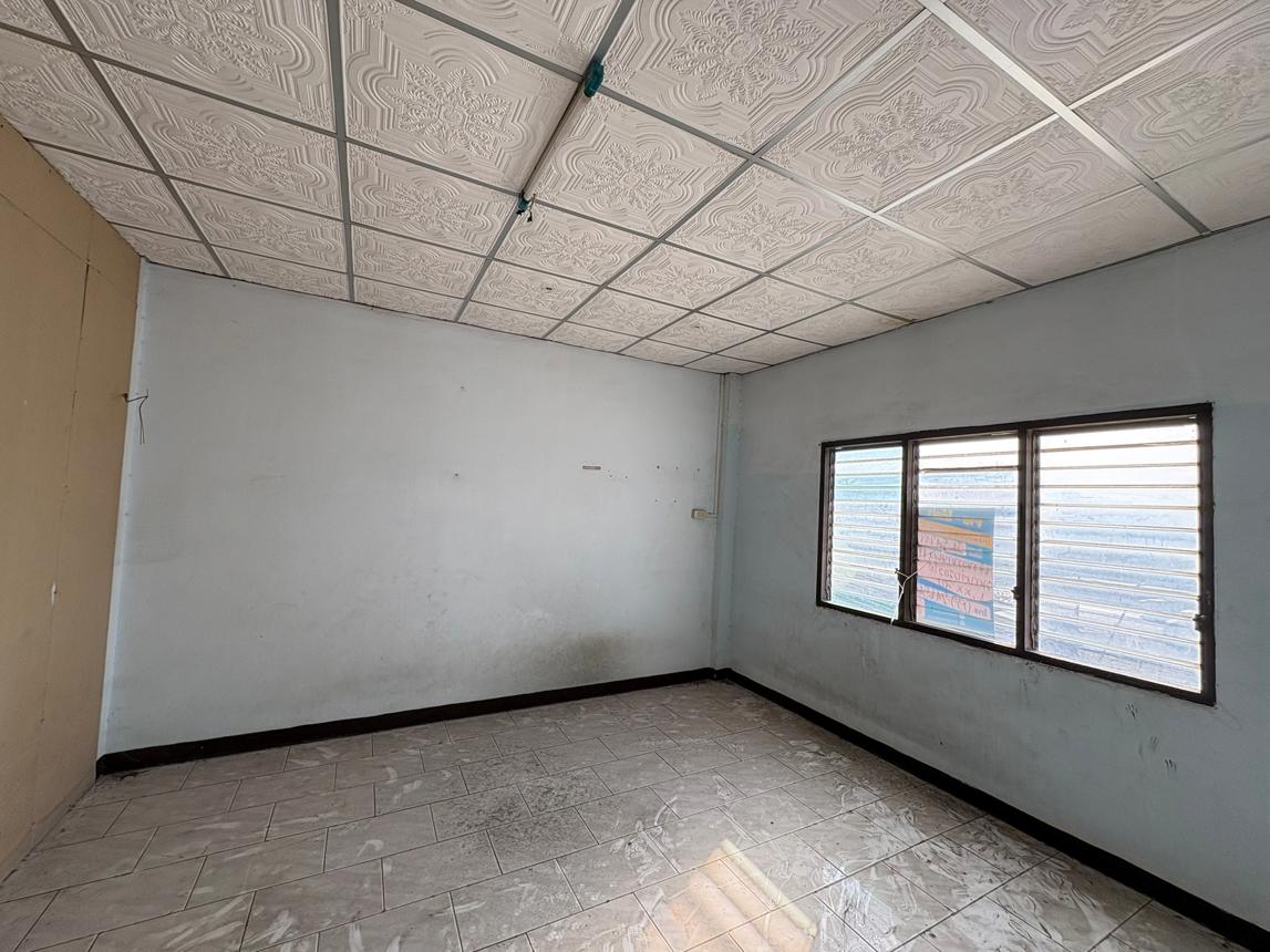 Commercial building Saraburi Chaloem Phra Kiat Huai Bong 1035000